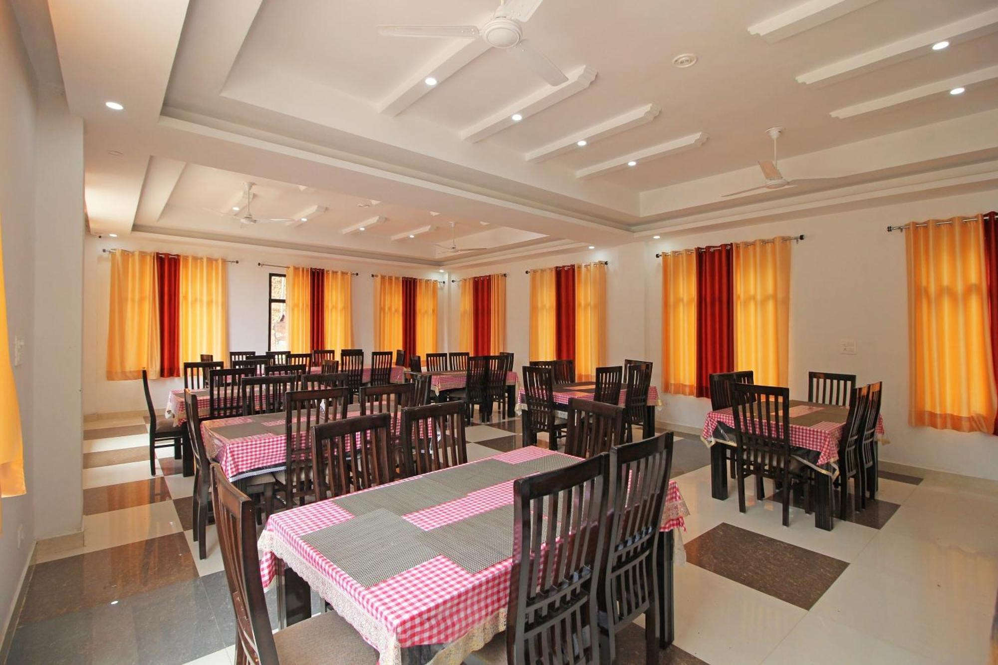 Oyo Hotel Chandni Dharamshala Ngoại thất bức ảnh